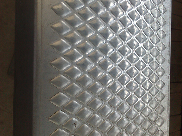 起鼓防滑板 - 河北強佑金屬制品有限公司圖片3